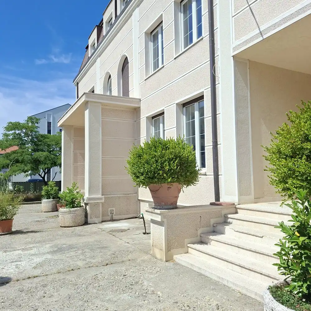 Priora House, fasada